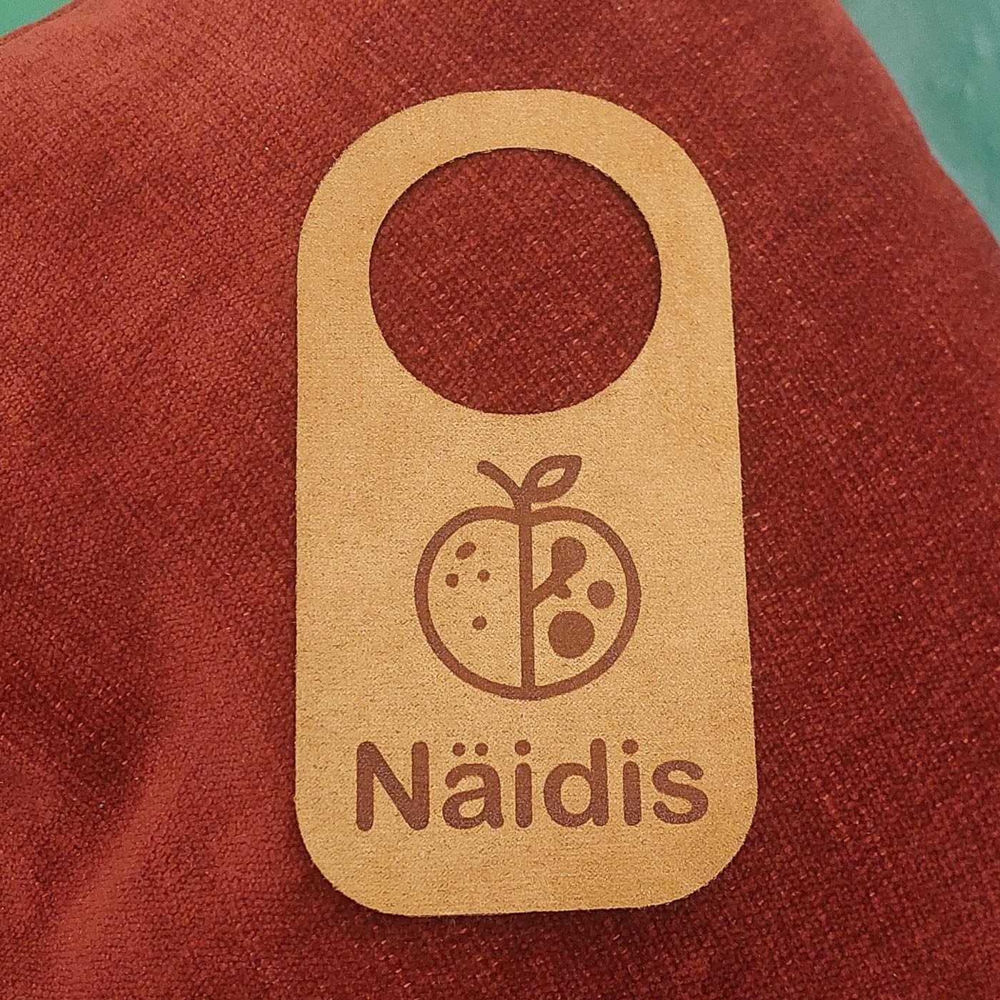 Pruun kangast eritellimus silt oma logo või kujundusega