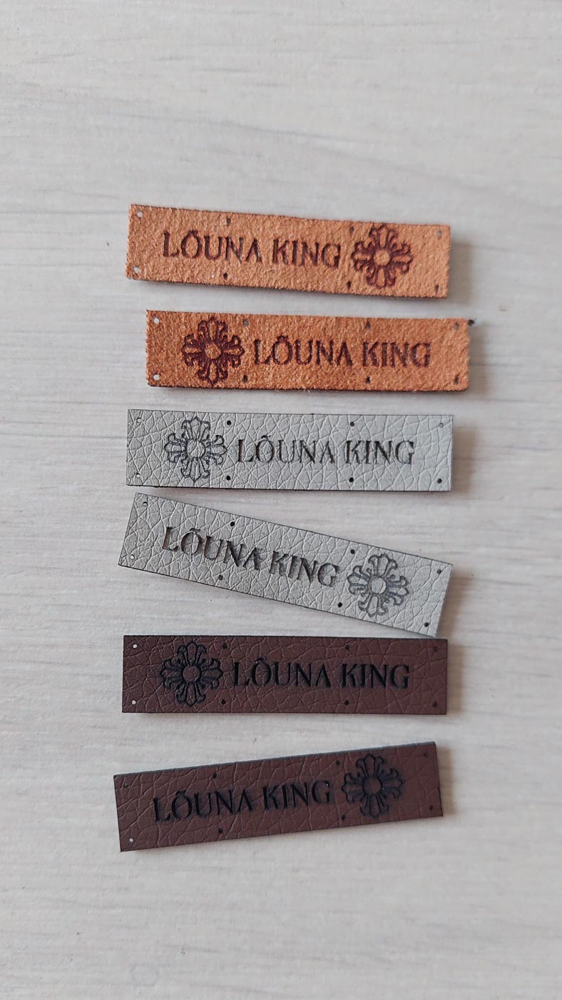 Tumepruunist kunstnahast eritellimus silt oma logo või kujundusega