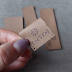 Helepruun kunstnahast  eritellimus silt oma logo või kujundusega